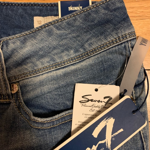🌟NWT Seven7 Distressed Jeans Medium Blue Ripped Hem Size 12 - Picture 2 of 3